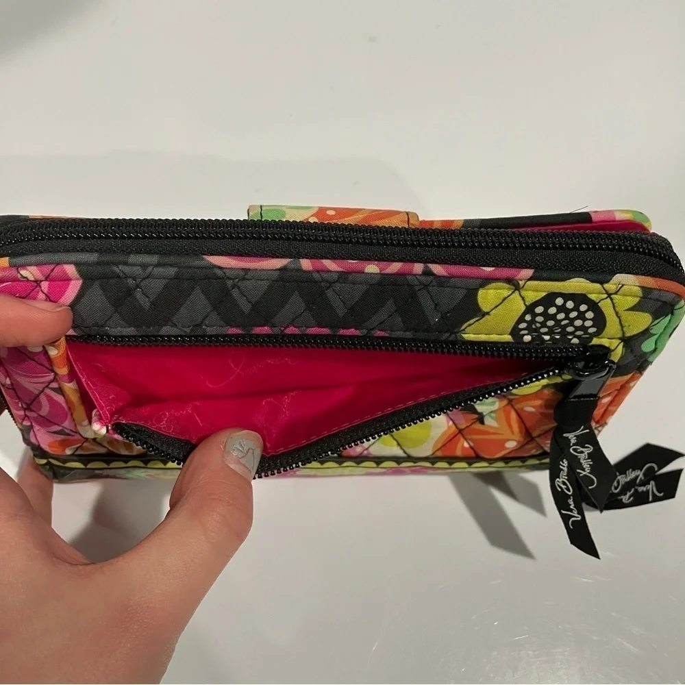 Vera Bradley Ziggy Zinnia‎ turn lock wallet - Picture 3 of 7